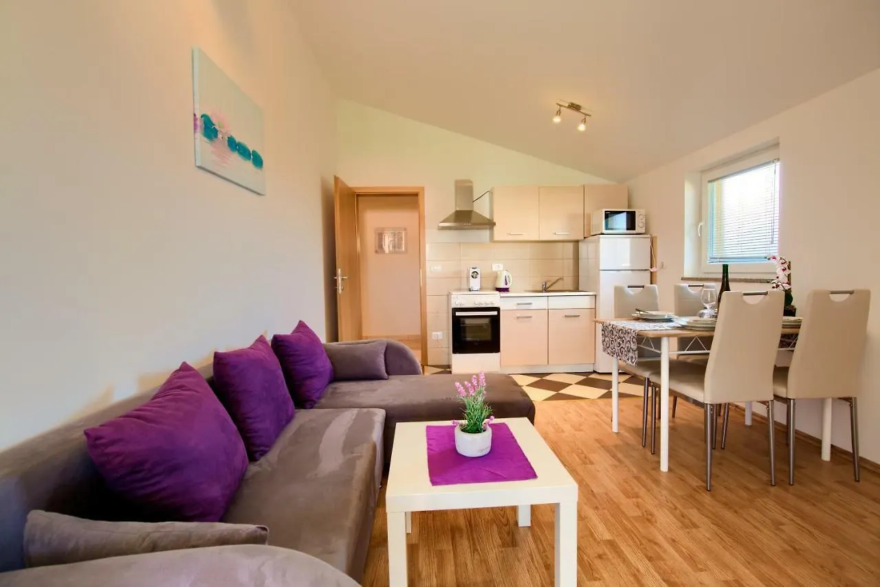 Apartmani Krizan Pula 0*,