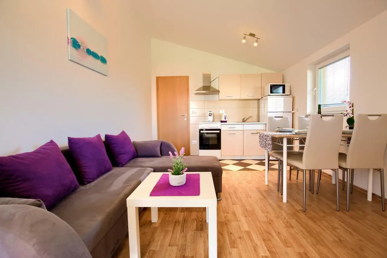 Apartmani Krizan Pula 0*,